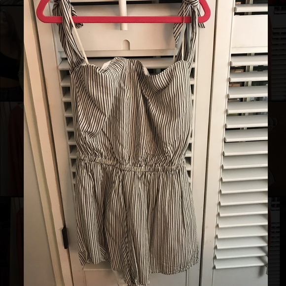 Striped off the shoulder romper - Picture 3 of 3